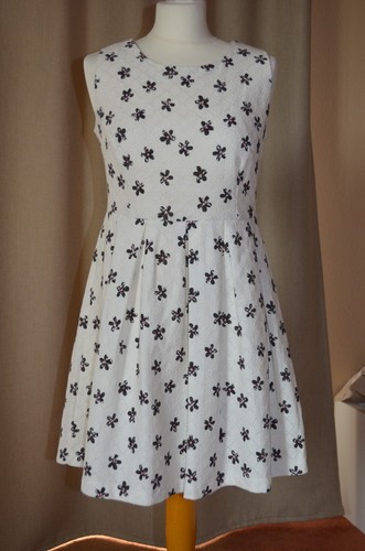Weißes sommerkleid mit - sommerkleid,
