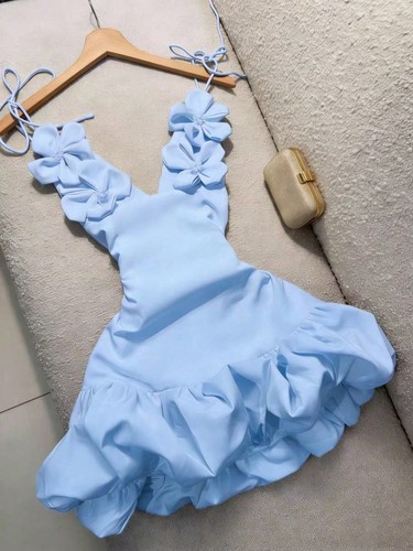 Cocktailkleid mit blumen - 3d,